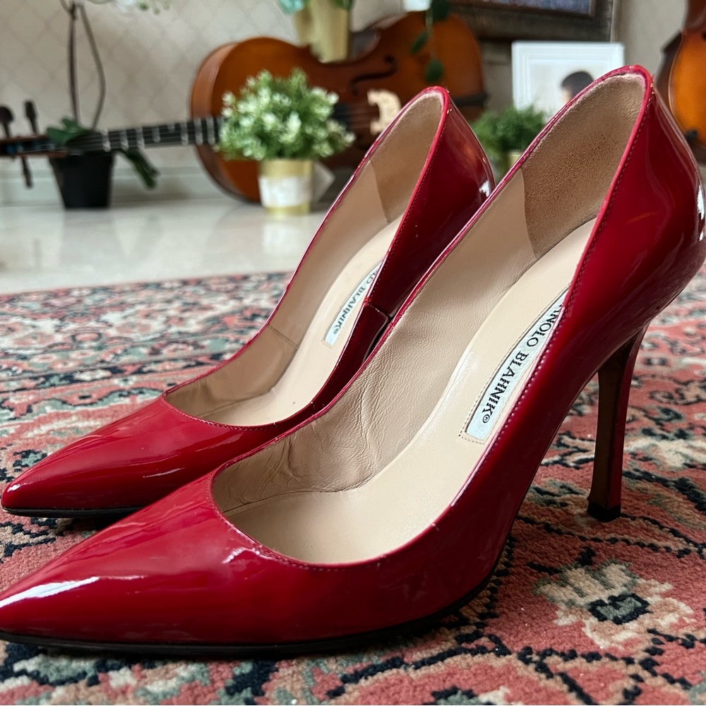 MANOLO BLAHNIK Pink/Red Pointed Toe Stiletto Heels